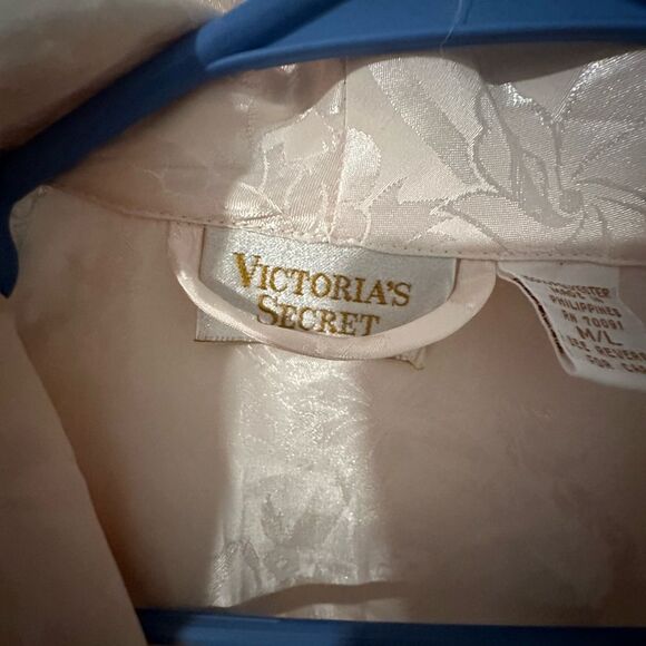 Victoria's Secret Cream Floral Satin Robe - Medium/Large - Picture 4 of 5